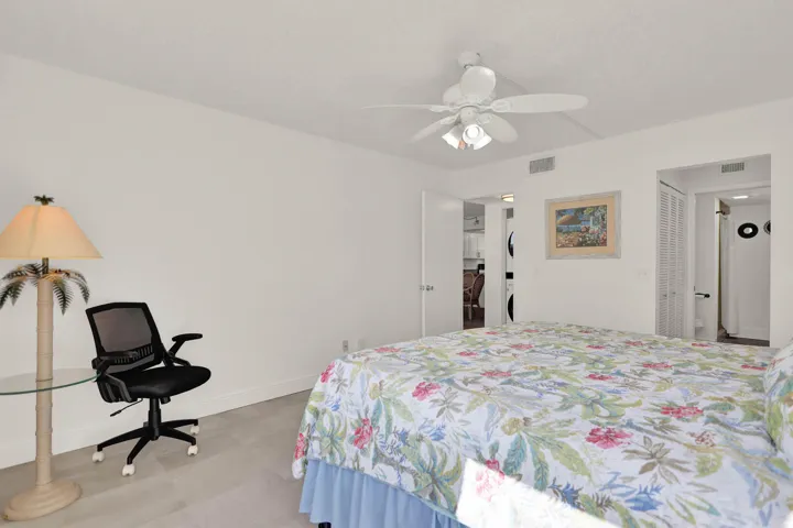 9-102_Circle_Bay-43