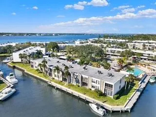 9-102_Circle_Bay-19