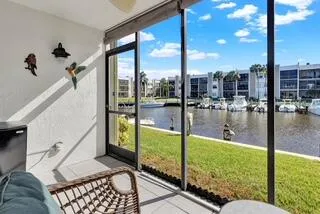 9-102_Circle_Bay-39