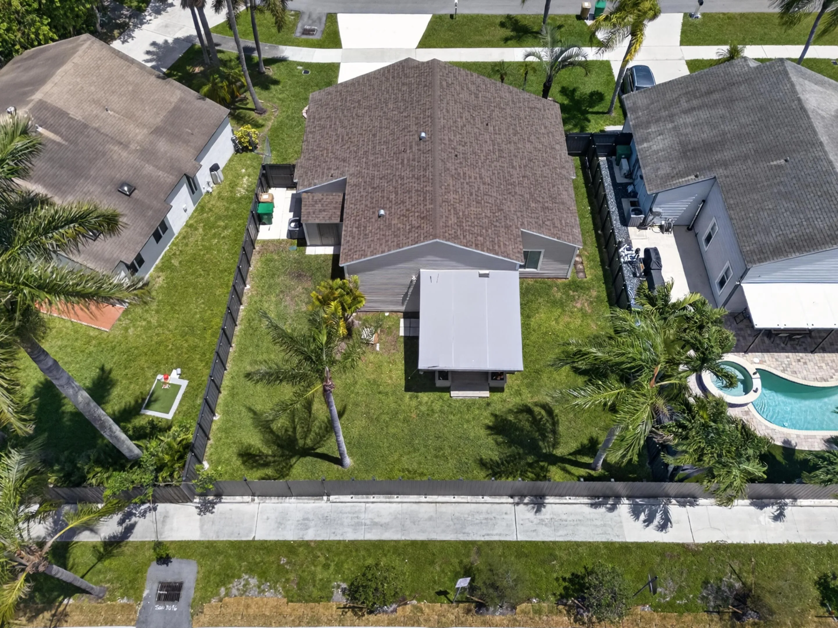 roof has a transferrable 1o year warranty