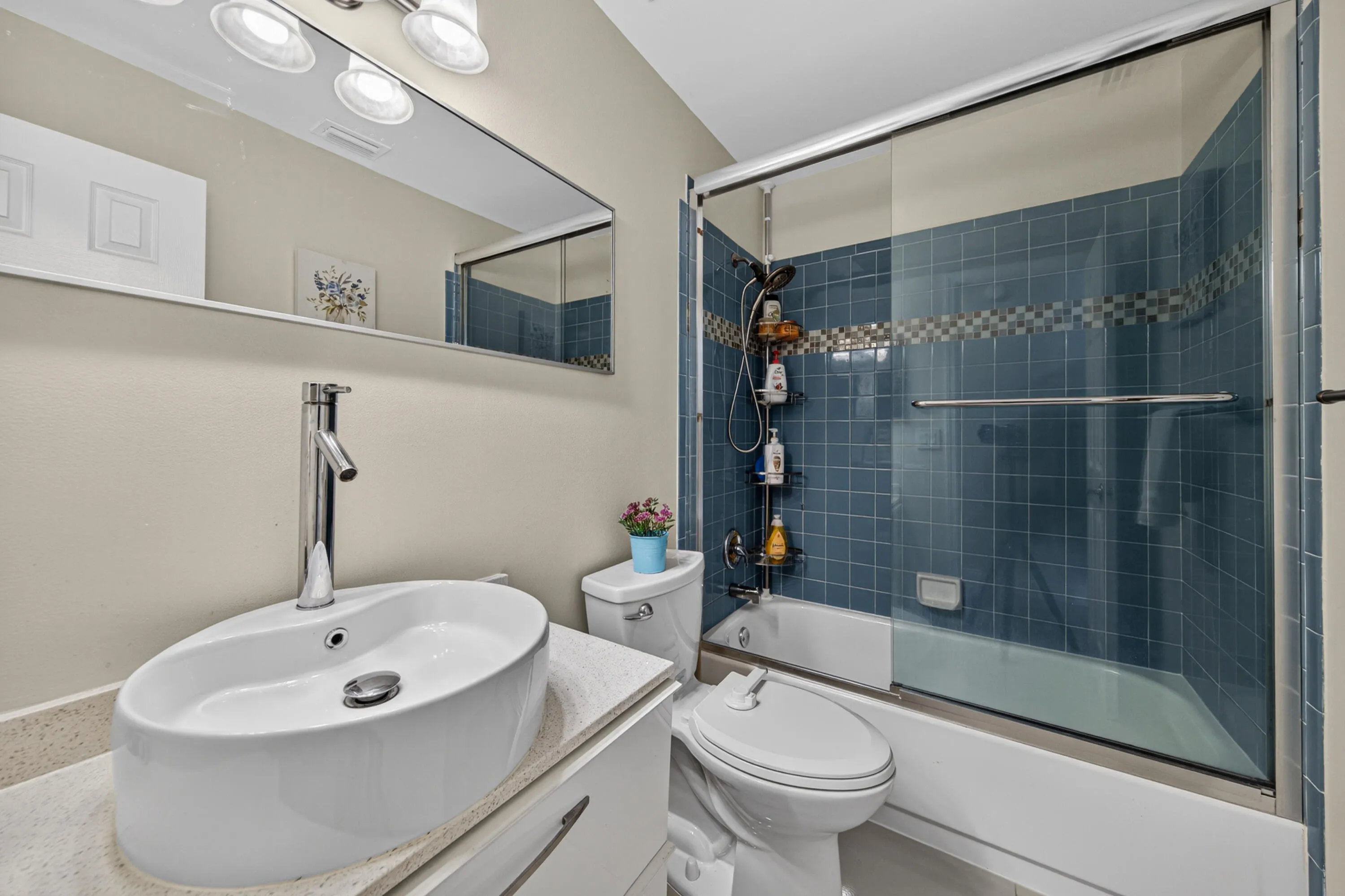 updated 2nd bath with tub/shower combo