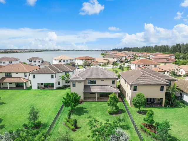 12745 Bayside Ct_015