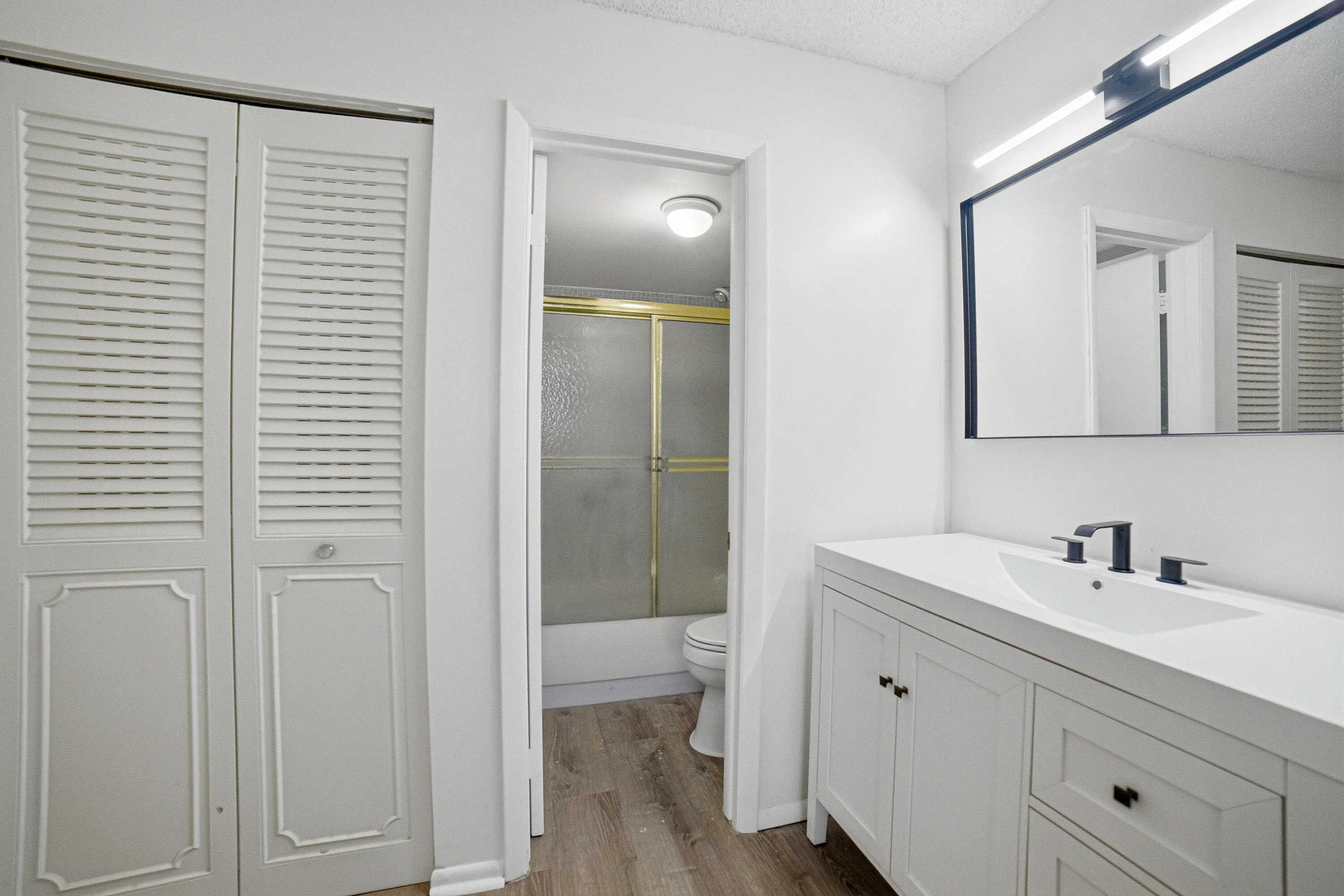 Bedroom1-Bathroom