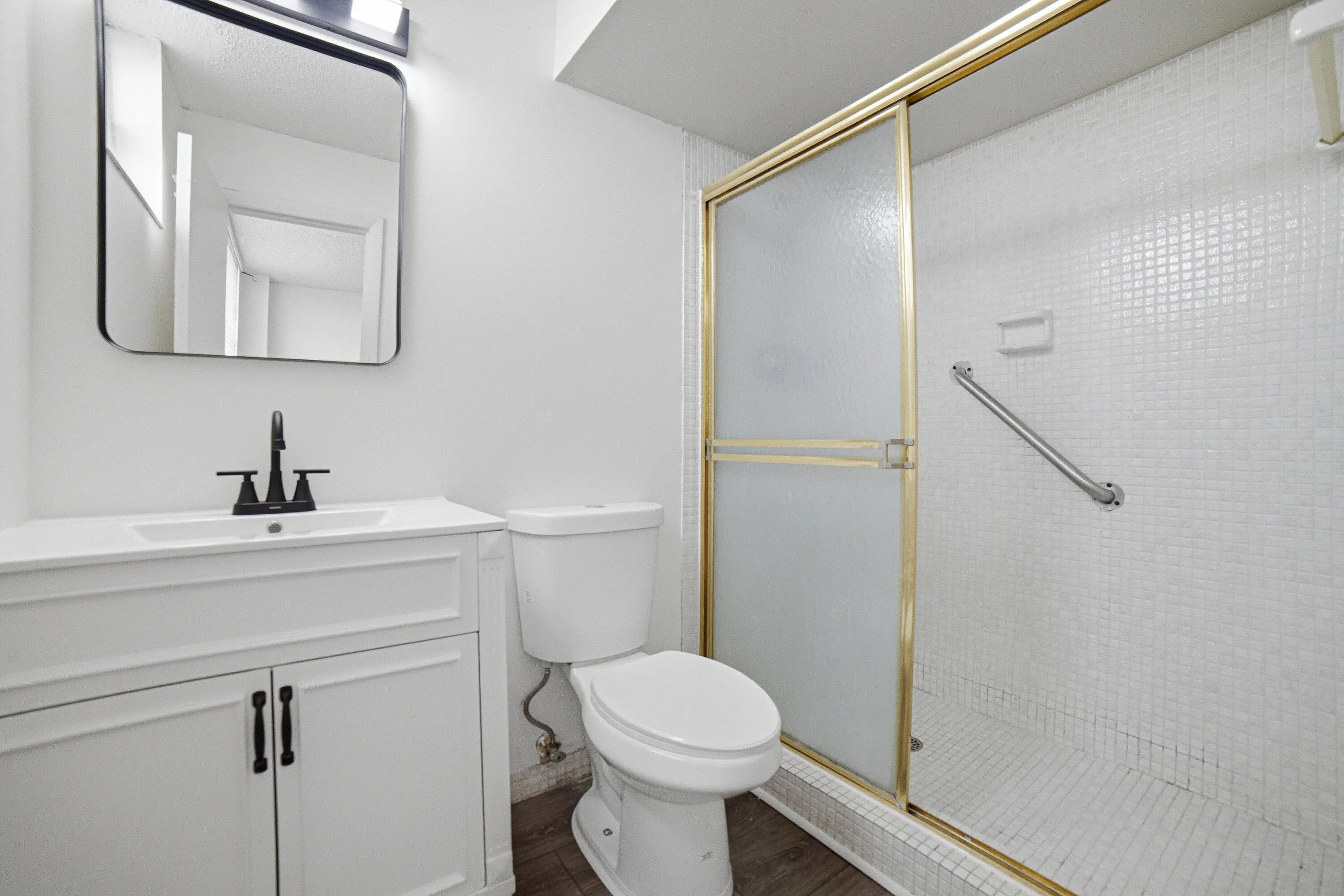 Bedroom2-Bathroom