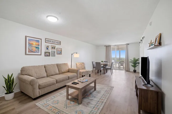 Virtual staged - Livingroom