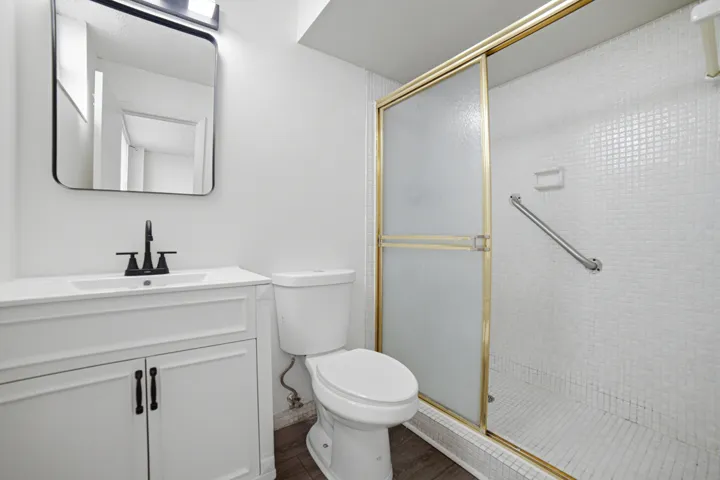 Bedroom2-Bathroom