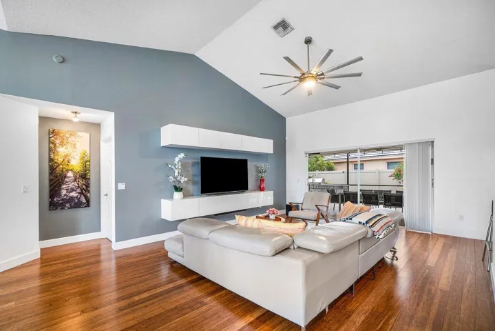 011-2470SandstoneCourt-Wellington-FL-334
