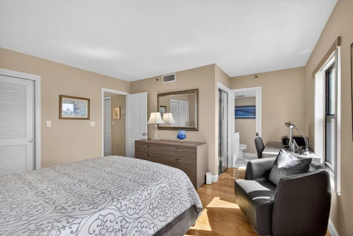 Guest room into guest en-suite