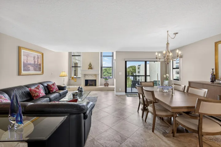 Living/Dining area