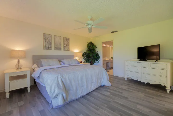 FLO HOUSE 10