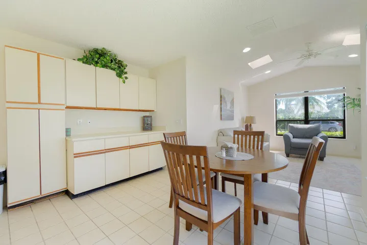 FLO HOUSE 15