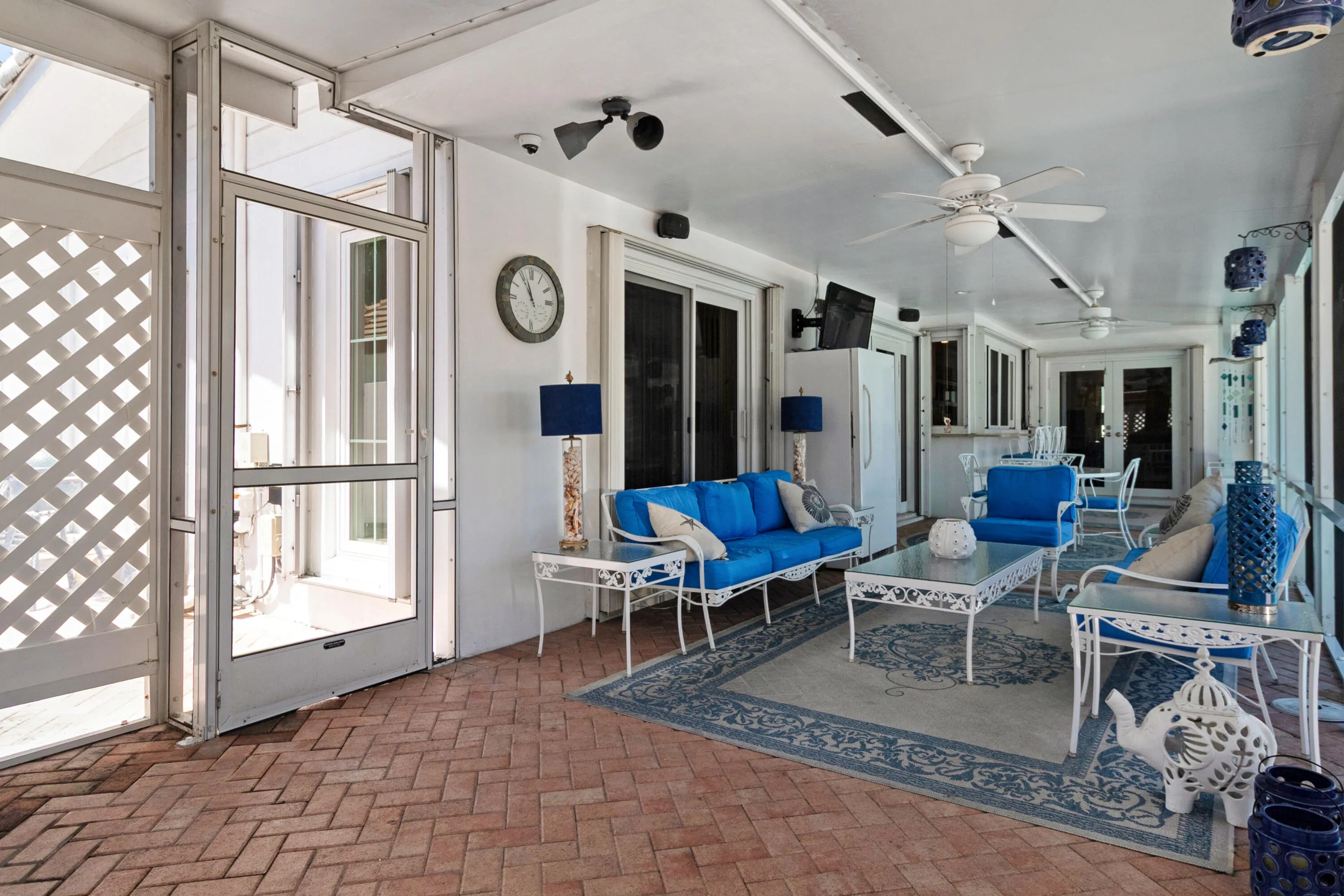 AccuTour_01 2141-ne-67th-st-047