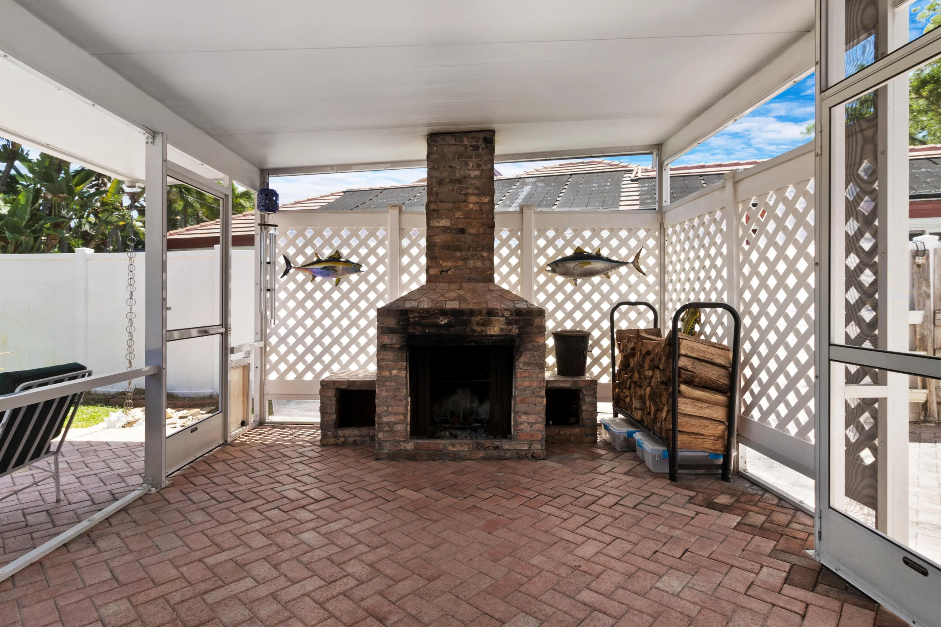 AccuTour_01 2141-ne-67th-st-043
