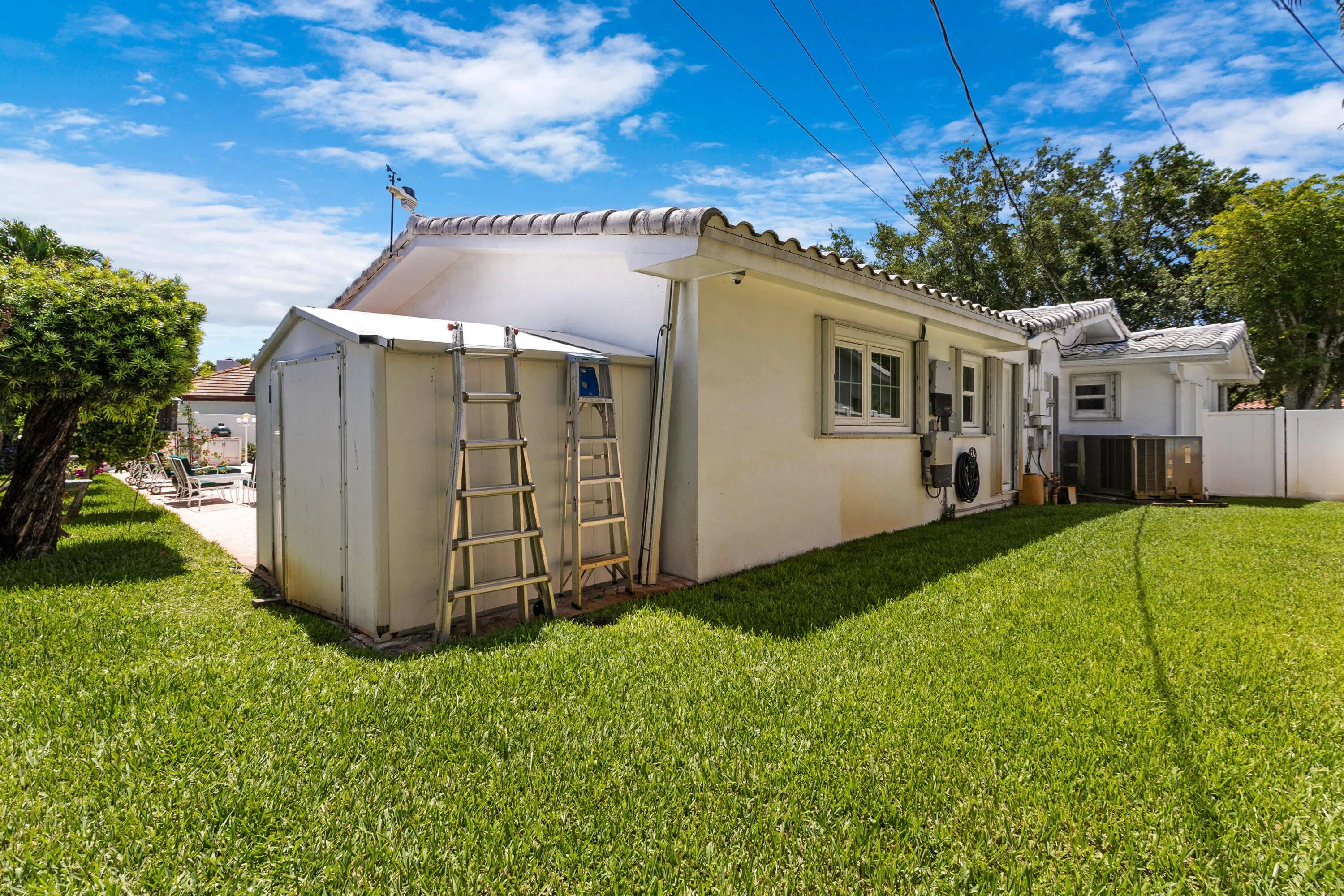 AccuTour_01 2141-ne-67th-st-056