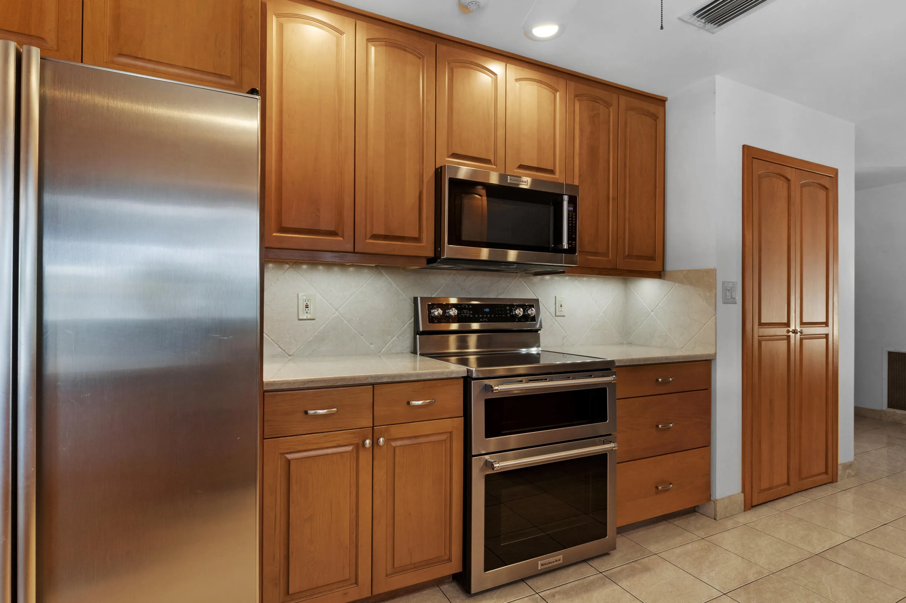 AccuTour_01 2141-ne-67th-st-015