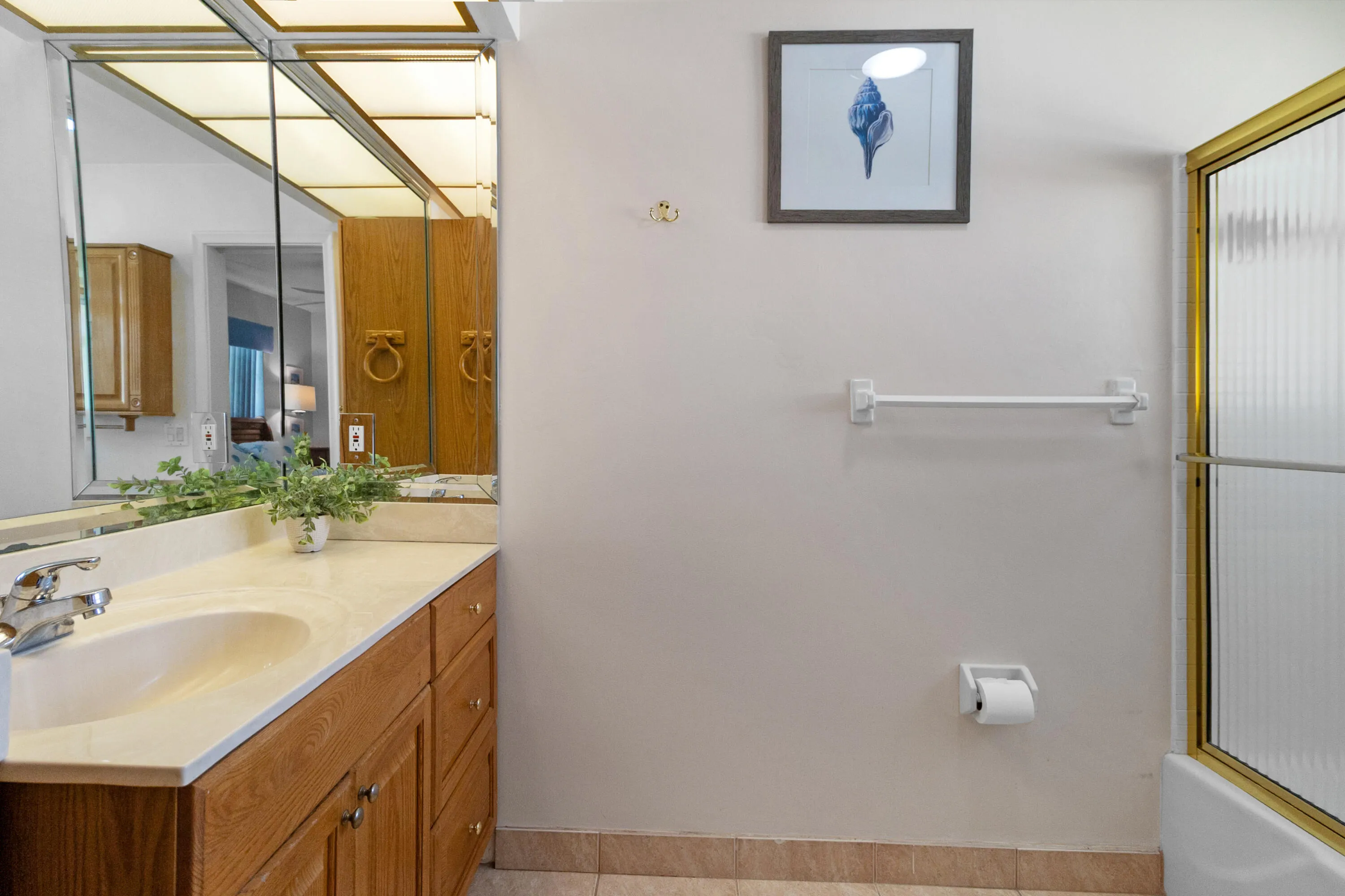 AccuTour_01 2141-ne-67th-st-032