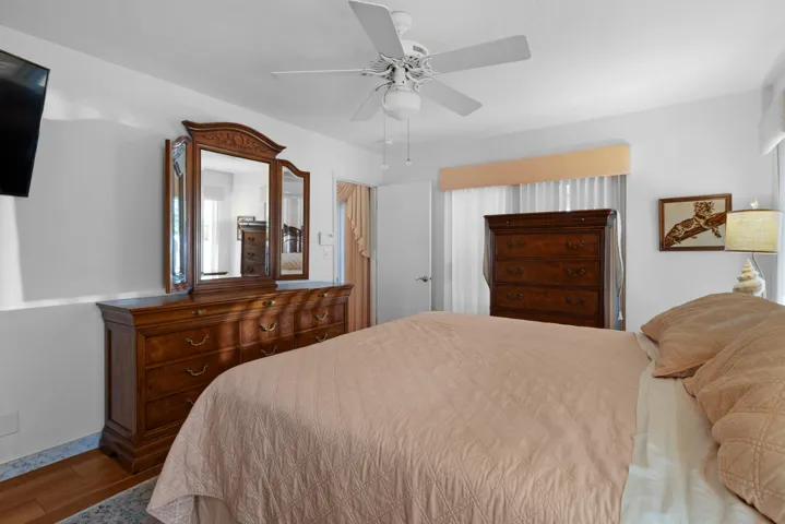 AccuTour_01 2141-ne-67th-st-026