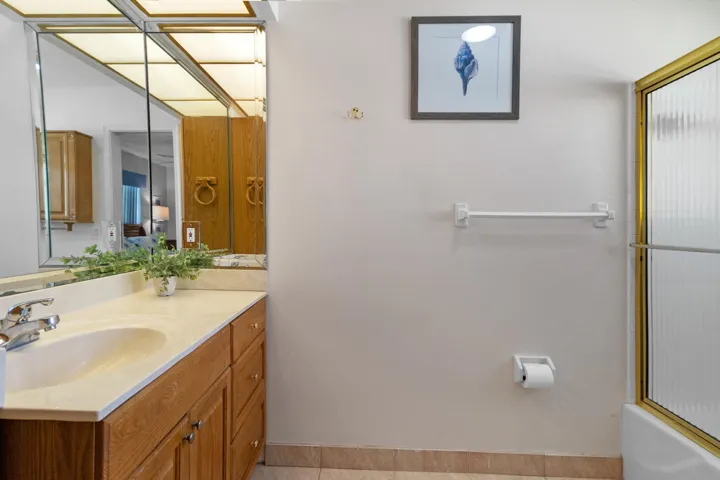 AccuTour_01 2141-ne-67th-st-032