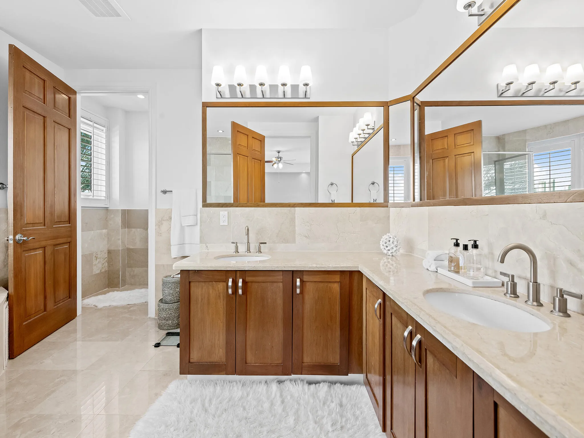 Oversized spa inspired bath featuring dual sinks.