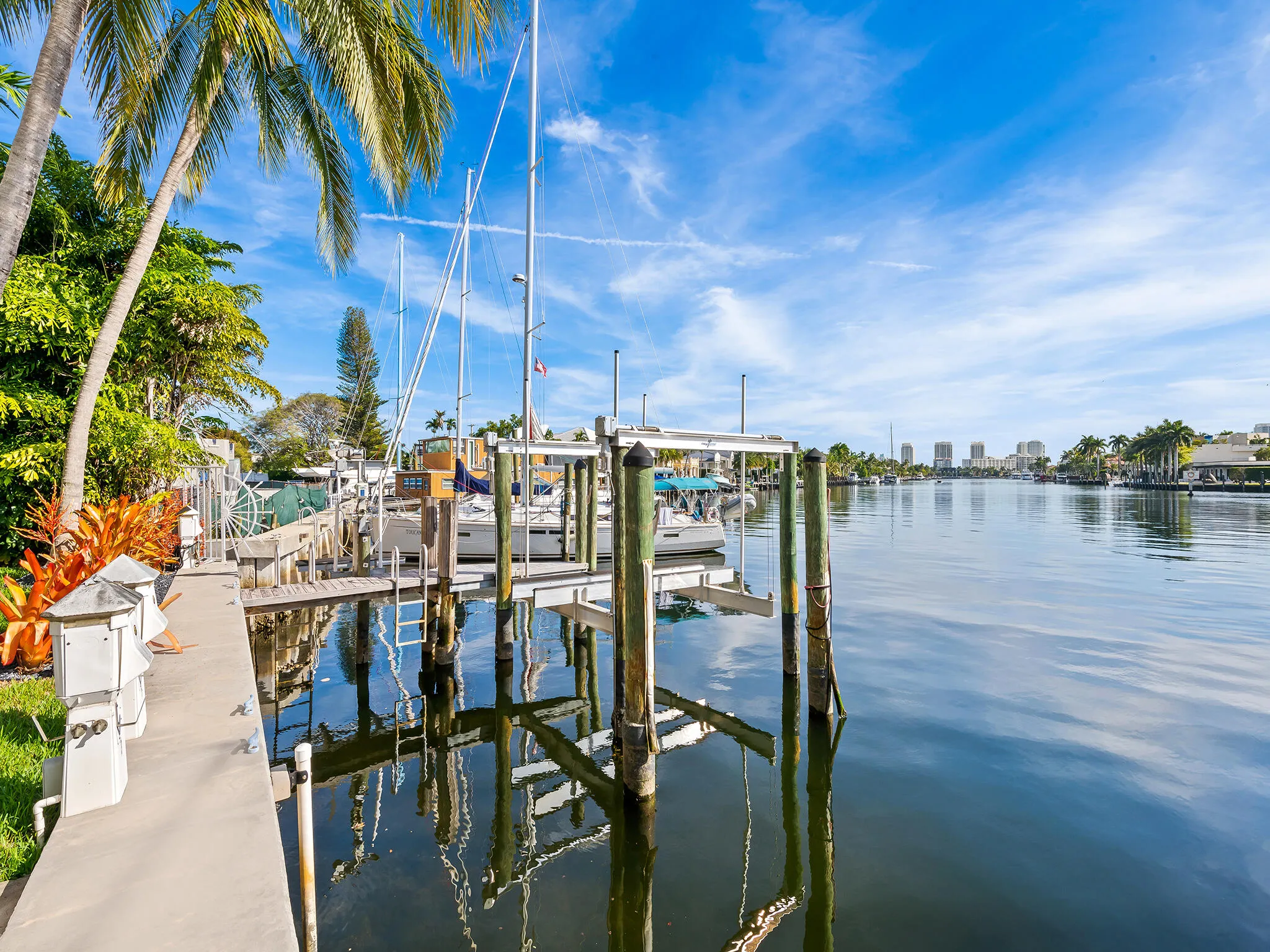 Rent includes a boat lift accommodating 30,000 lb