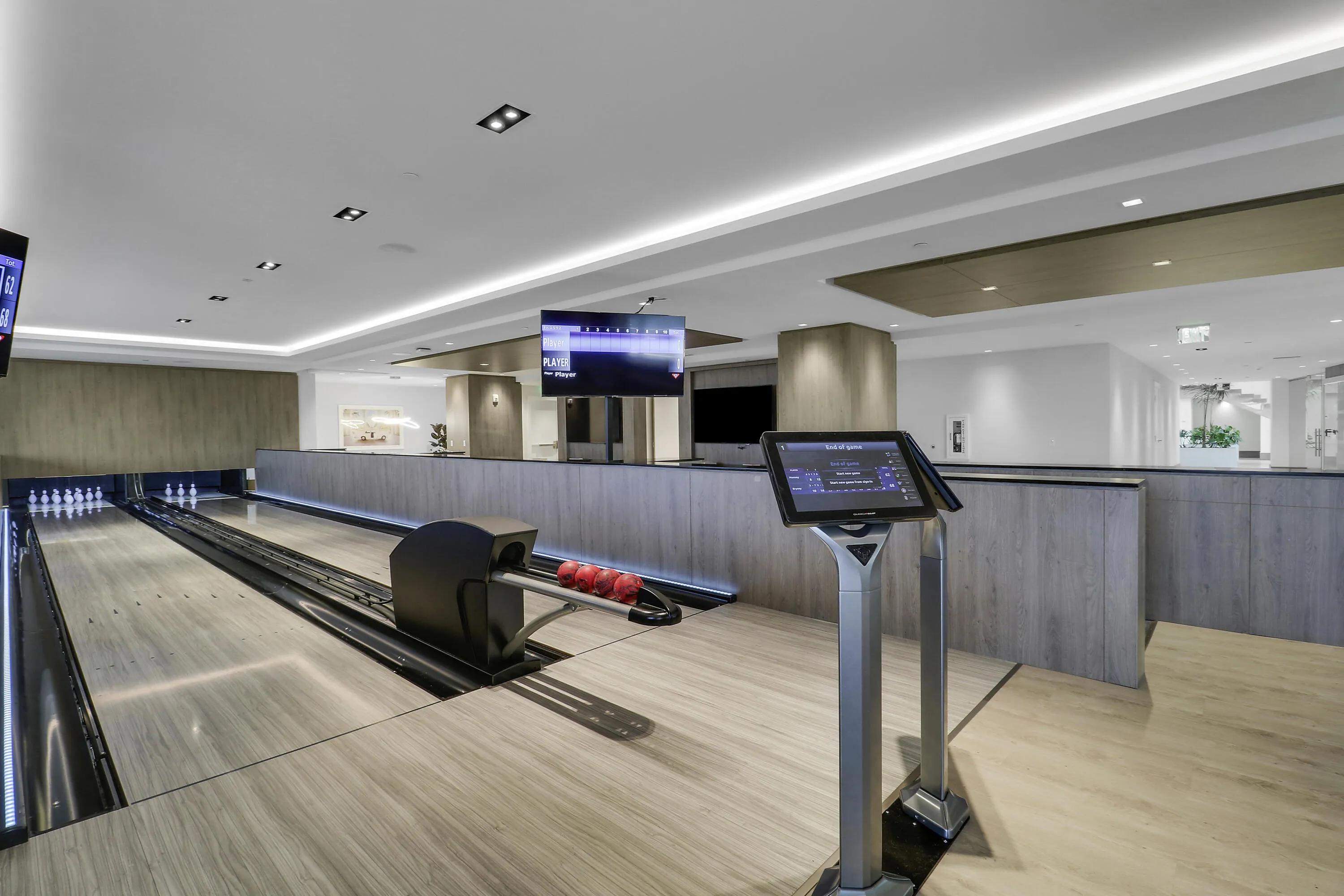 Pin bowling lanes