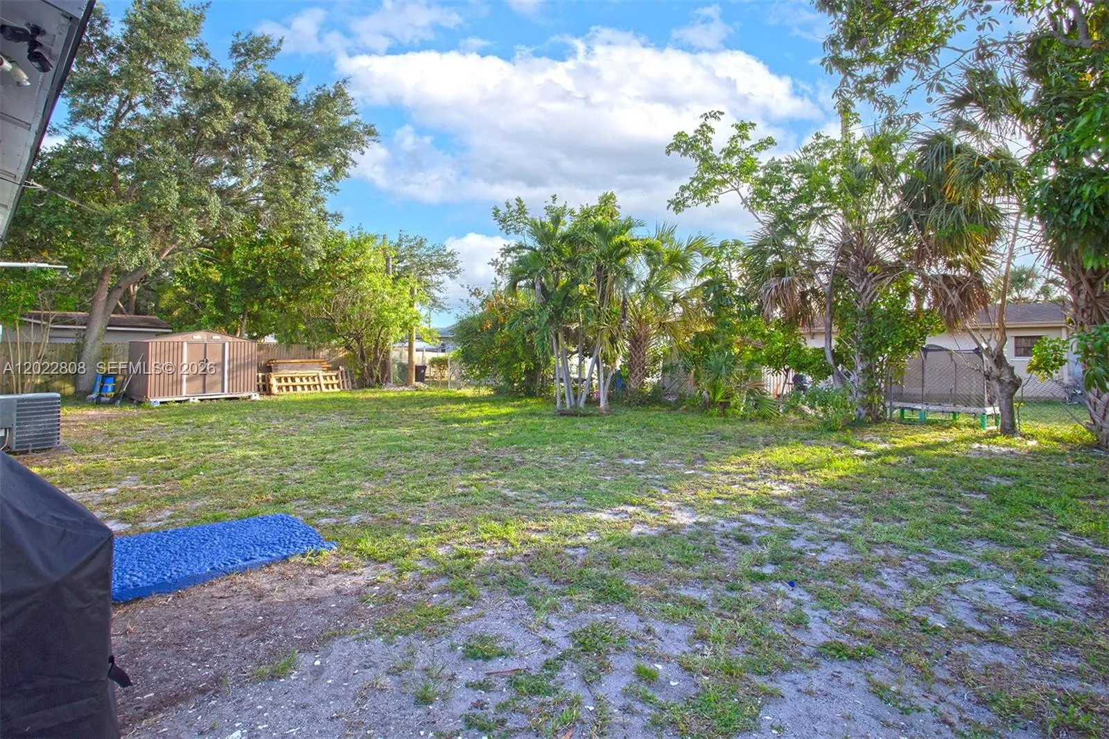 A wonderful backyard setting to enjoy weekend barbecues, family gatherings, and peaceful afternoons outdoors.