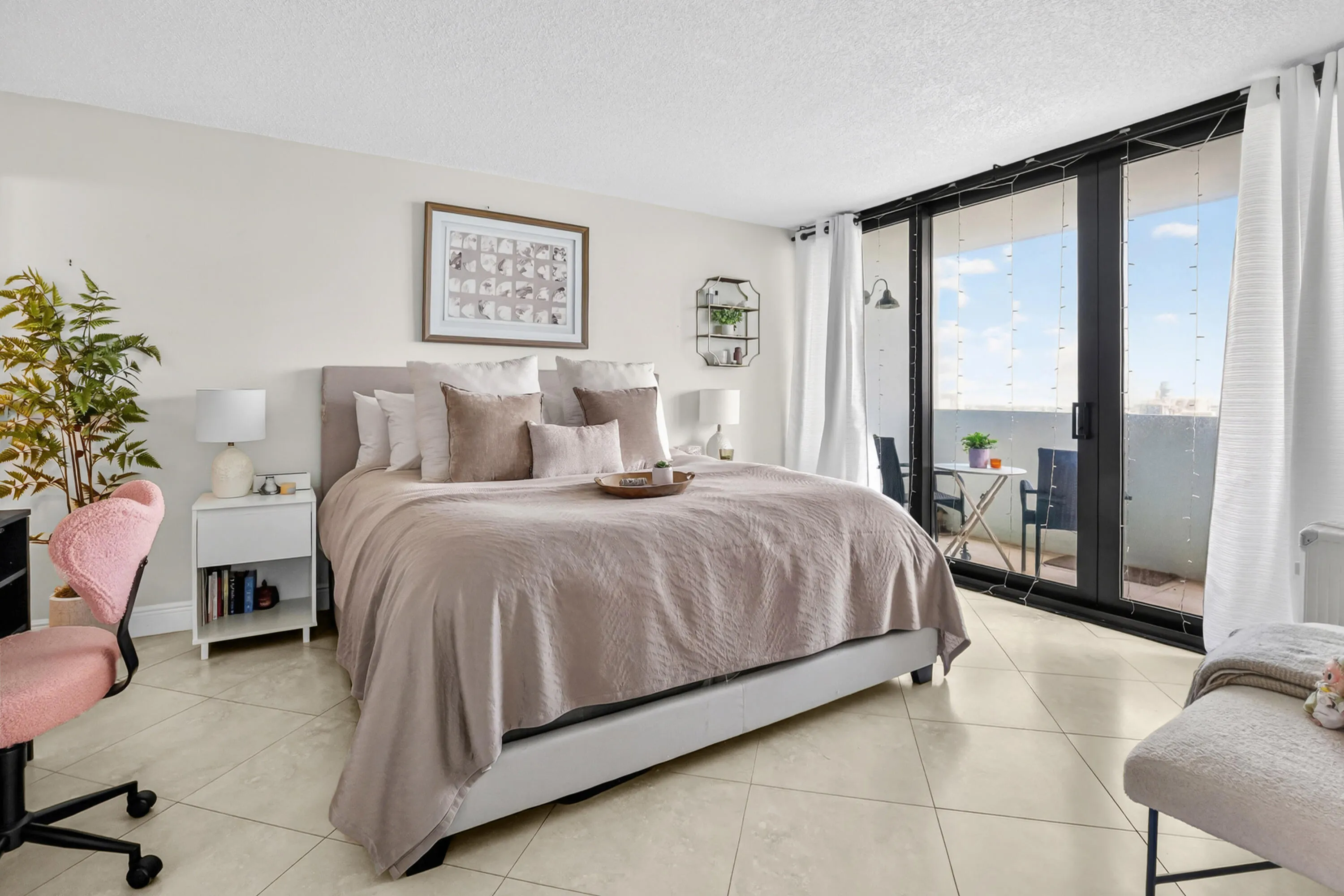 18 Bedroom 01