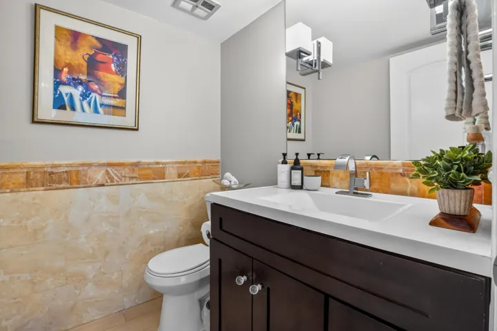 14 Bathroom 01
