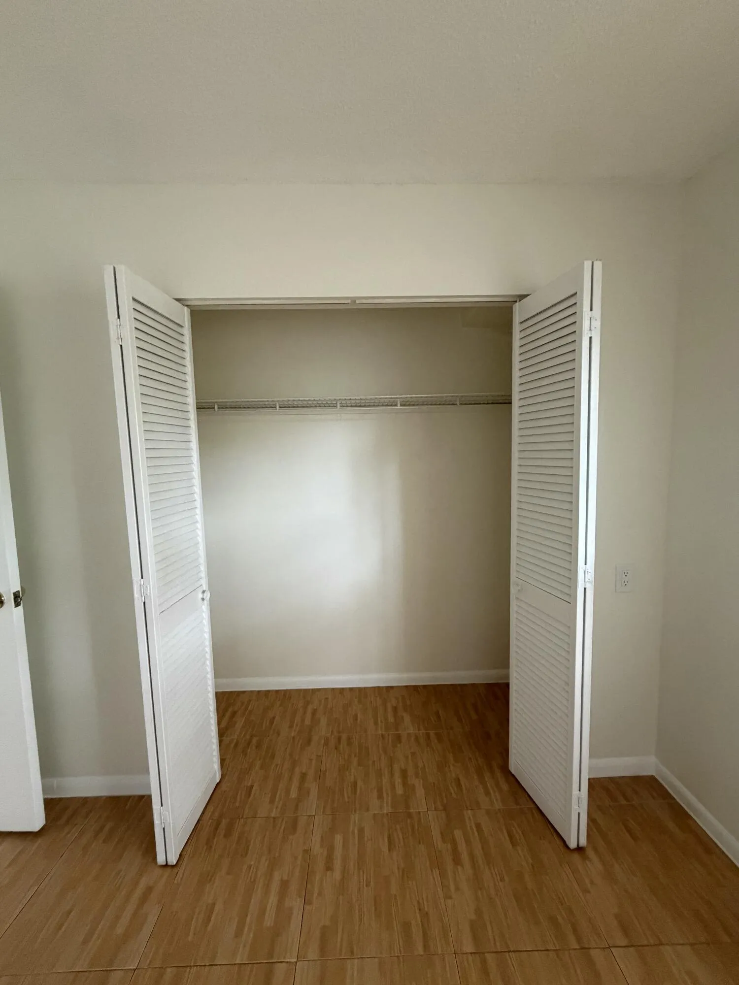 Bed 2 closet