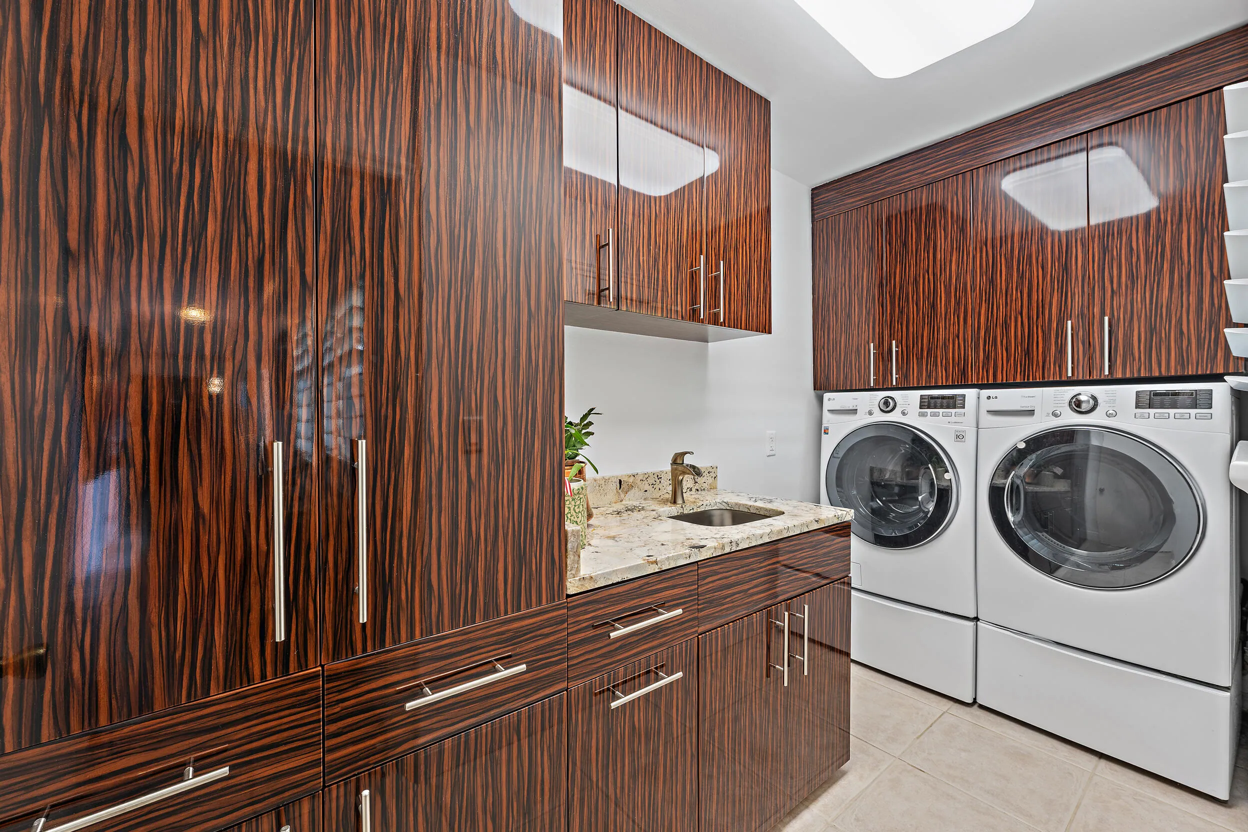 Nice Laundry Room w/Sink & Custom Cabinetry for Storage