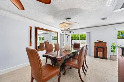 Plenty of room for Dining!