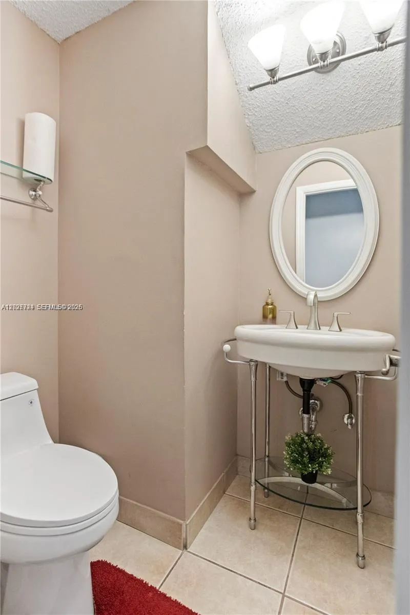 Downstairs 1/2 Bath