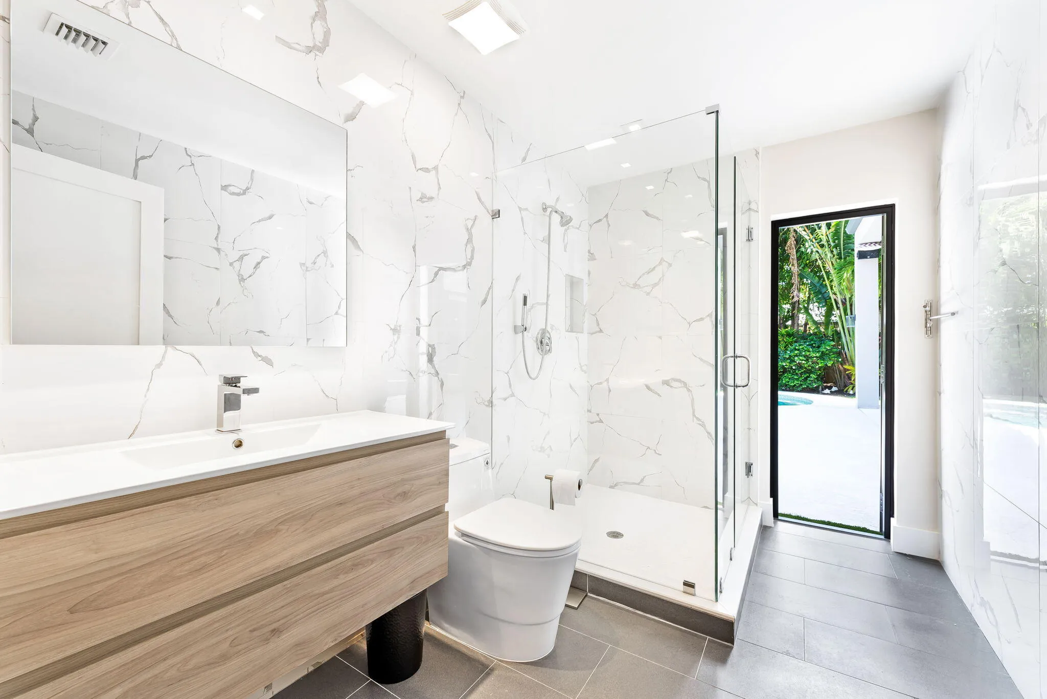 Full Cabana Bathroom