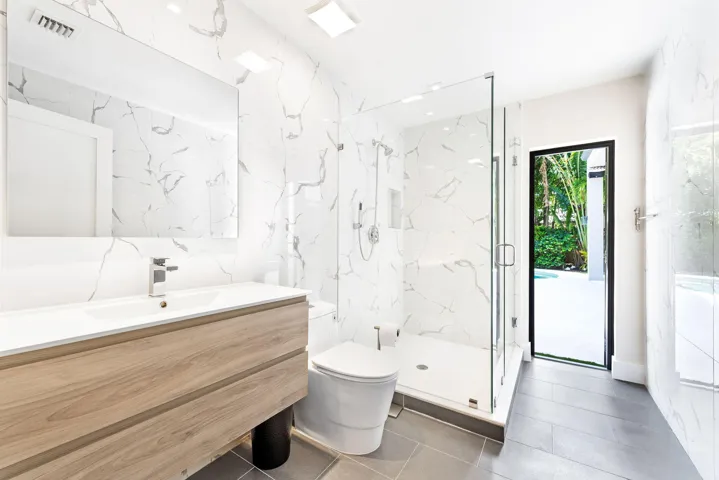 Full Cabana Bathroom