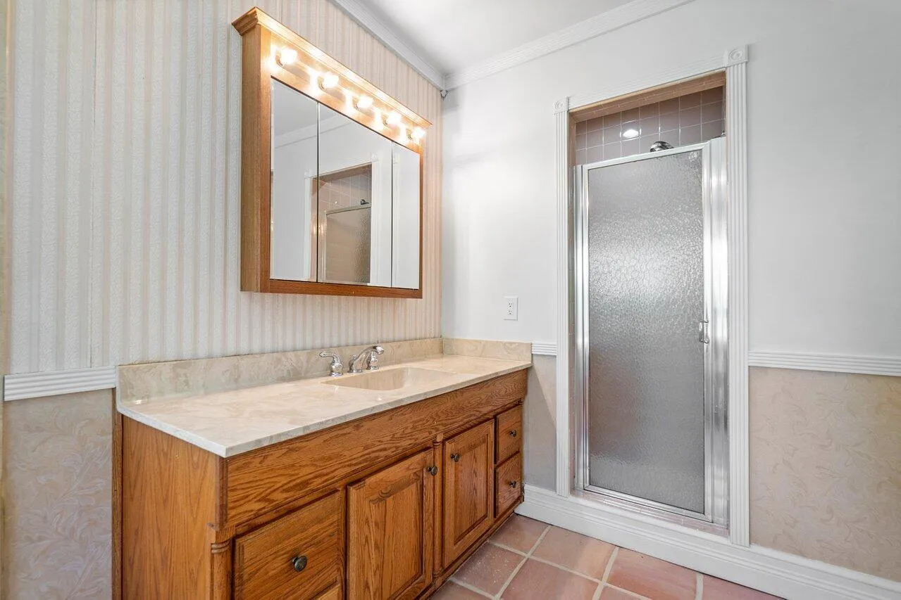 2nd Bathroom