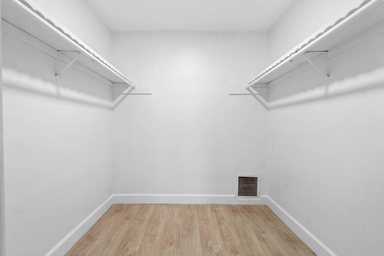 Walk-in Closet 1
