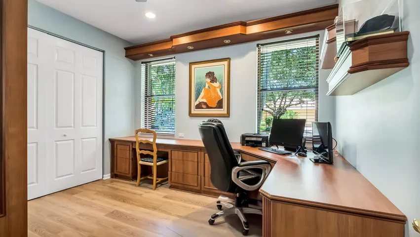 Bedroom/ Office Built in Murphy Bed
