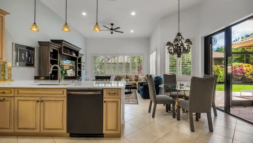 Kitchen/ Family Room