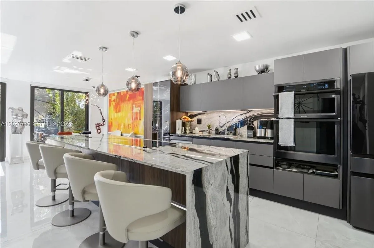 Property photo 128