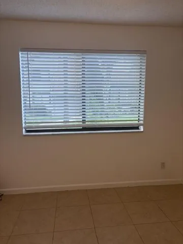 MASTERBEDROOM