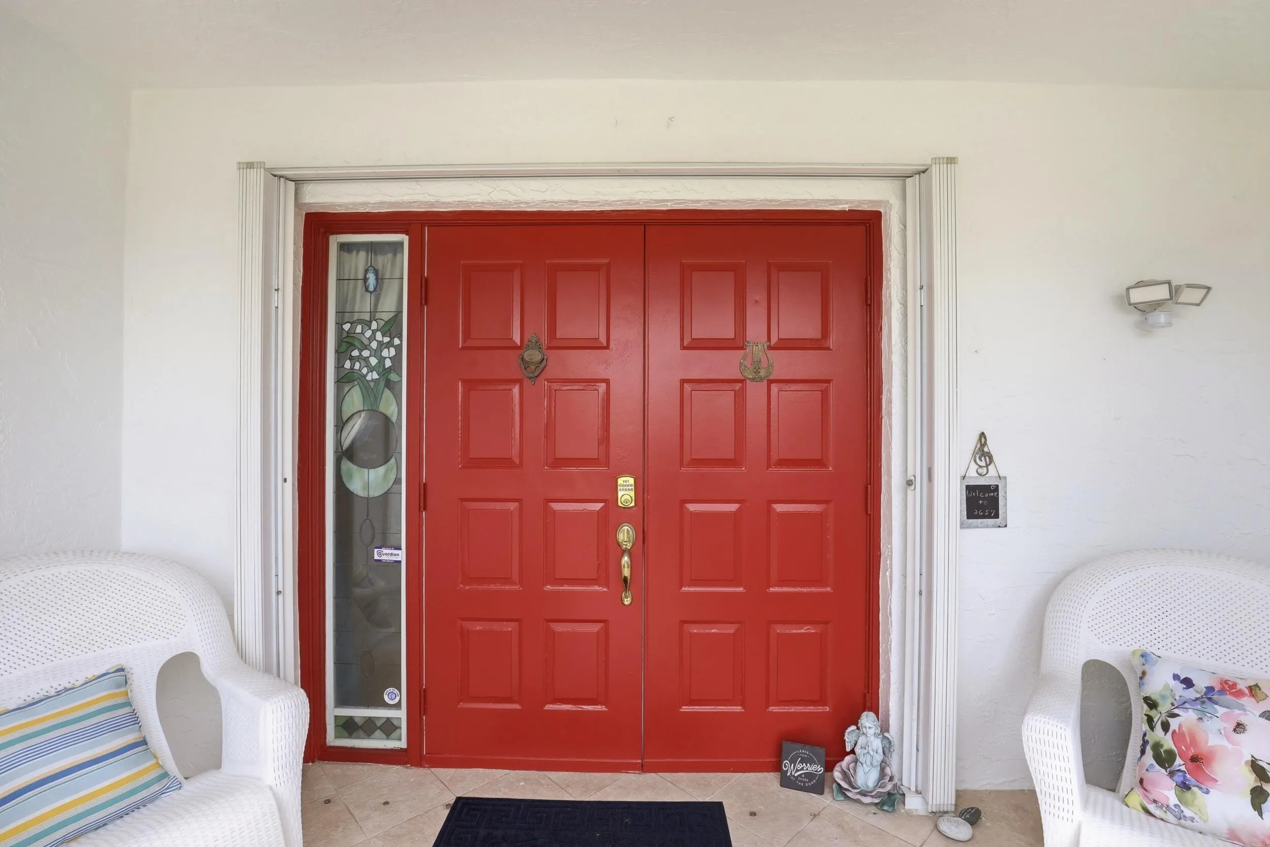 DOUBLE DOOE ENTRY WITH SIDELIGHT