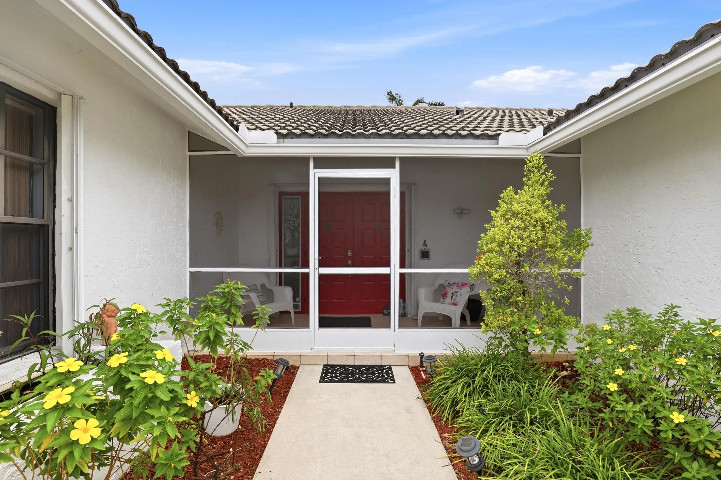 SCREENED ENTRY