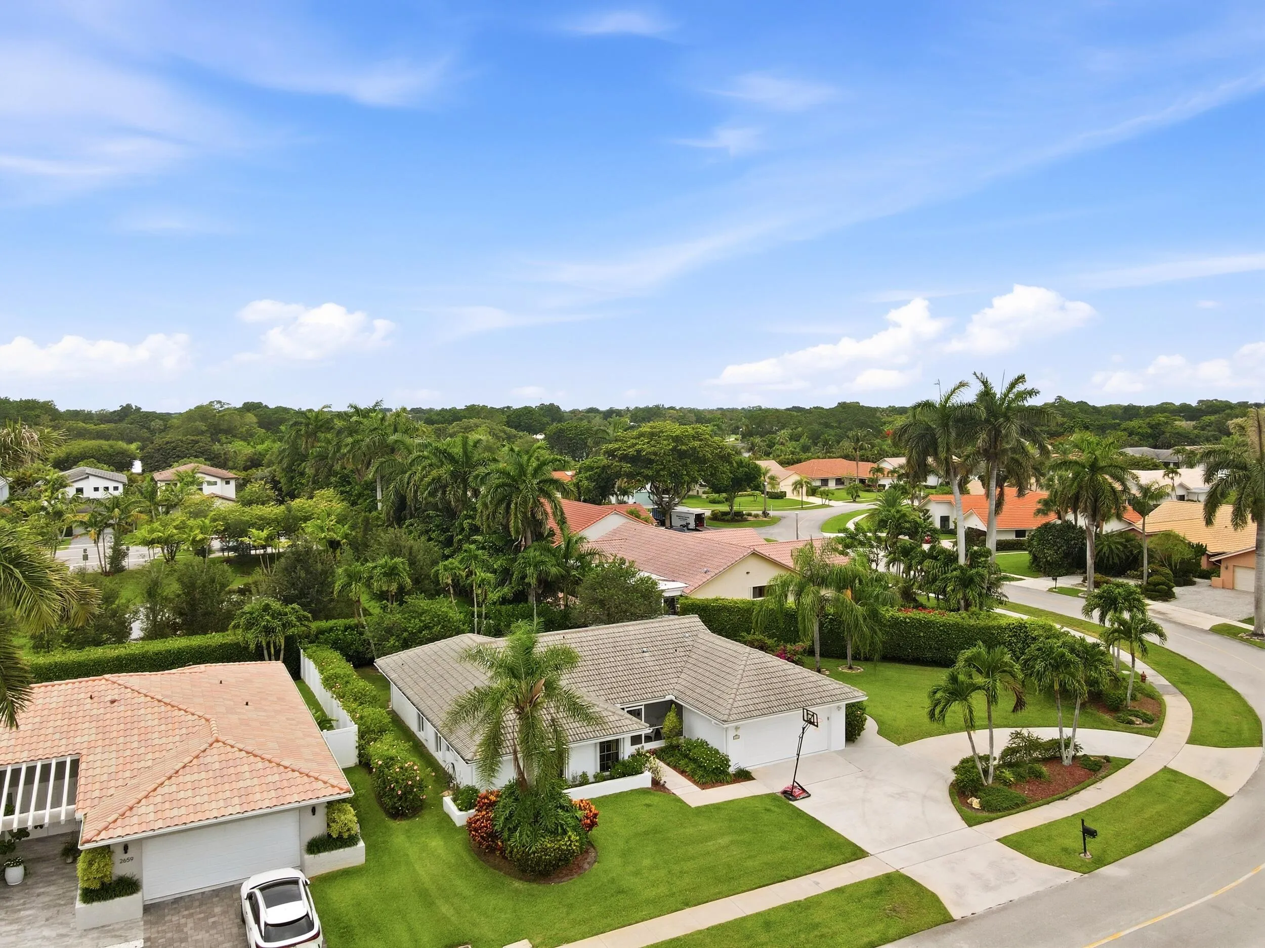 LARGE SIDE YARD