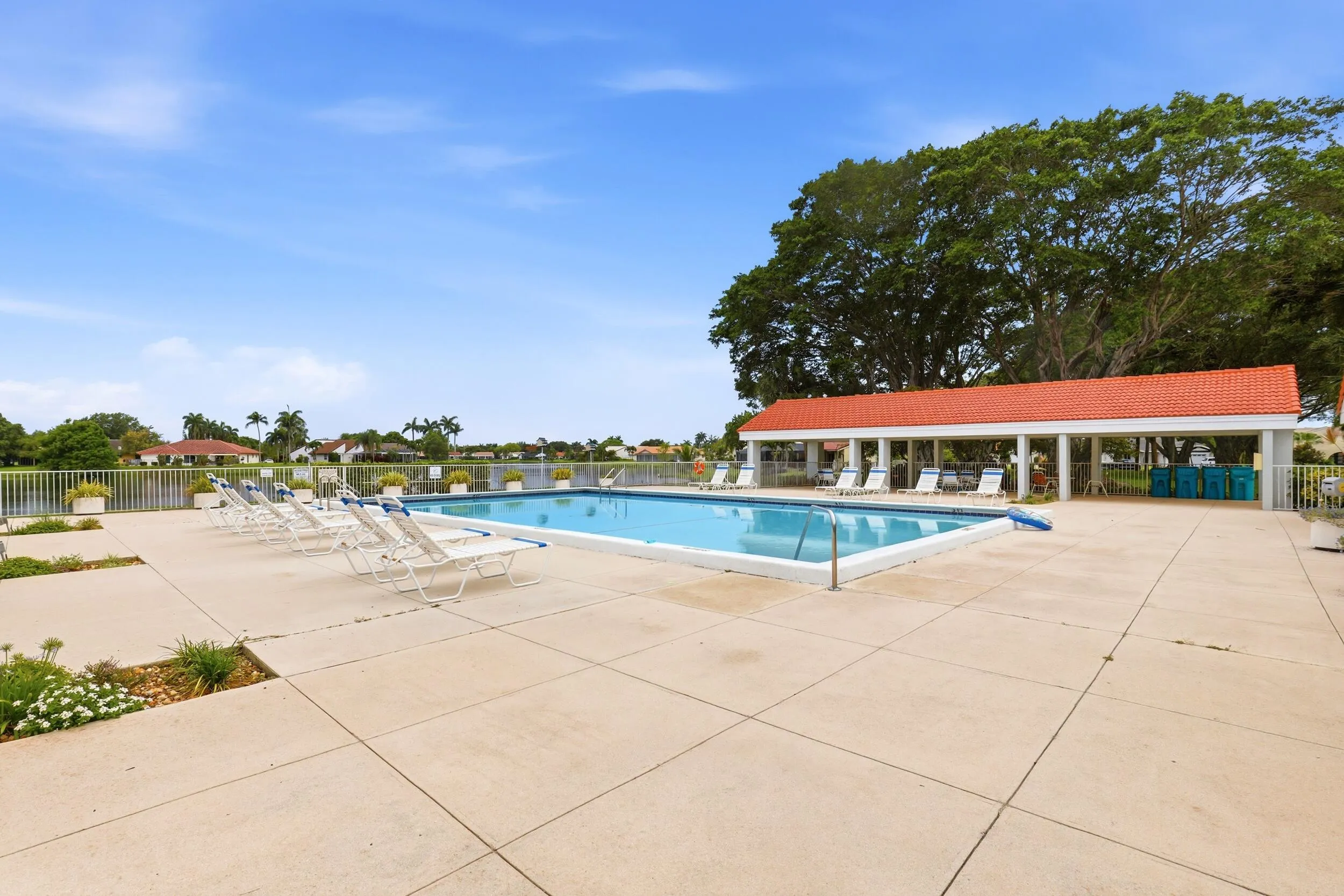 SHADE BY POOL