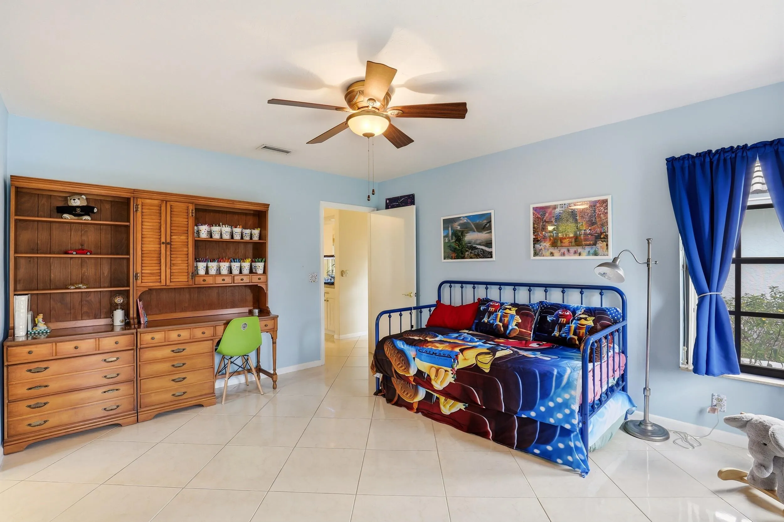 LARGE BEDROOMS