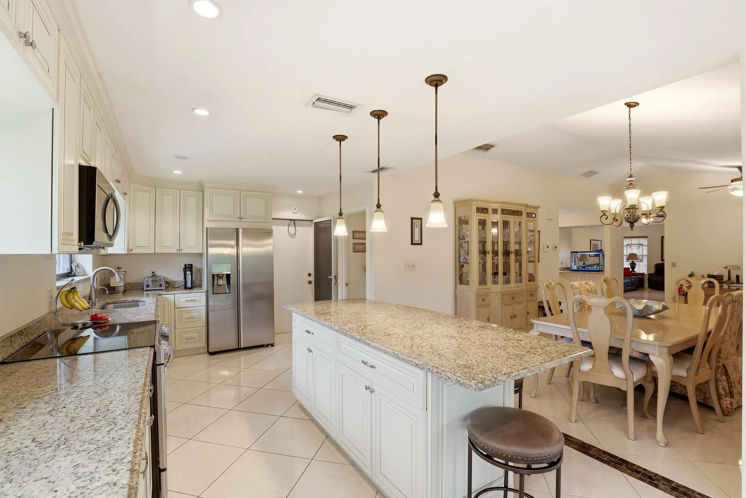 OPEN KITCHEN