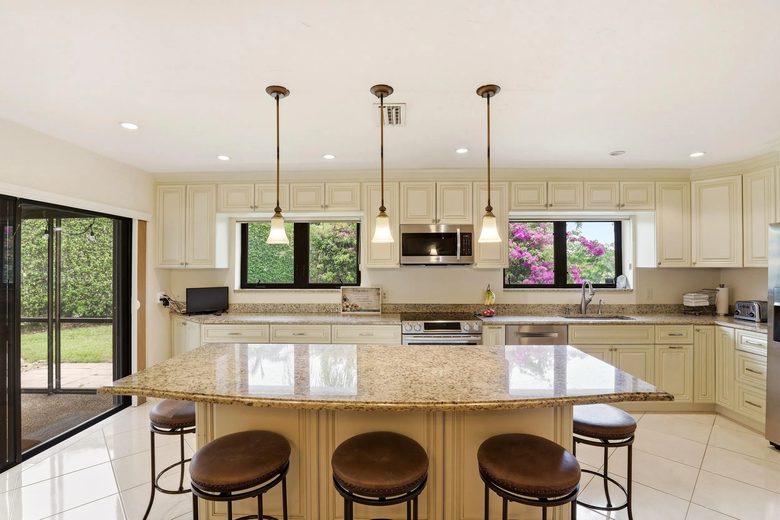 LOTS OF CABINETS