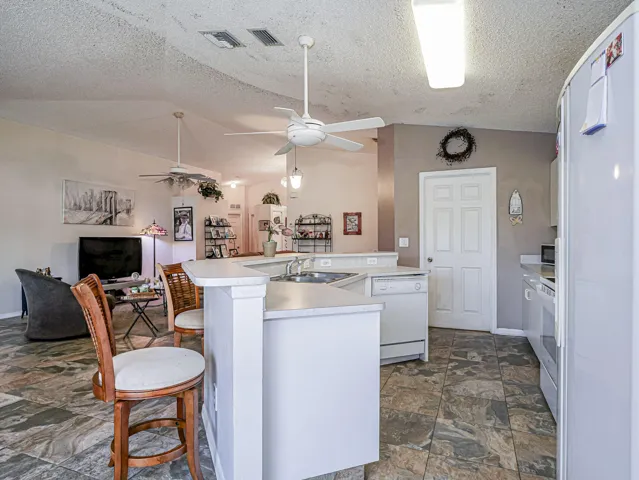 13 Waterford Lakes