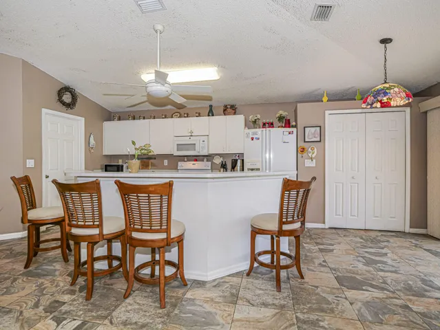12 Waterford Lakes