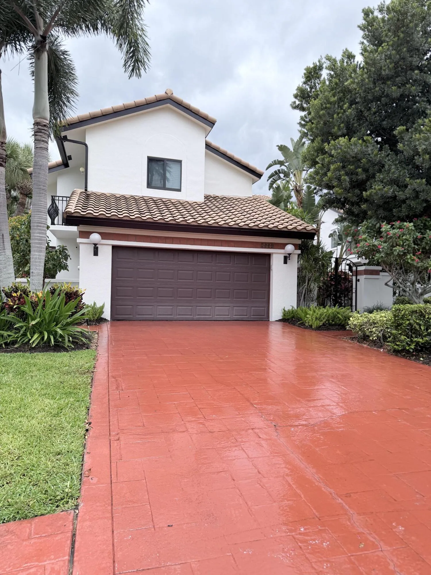 FRONT OF THE HOUSE